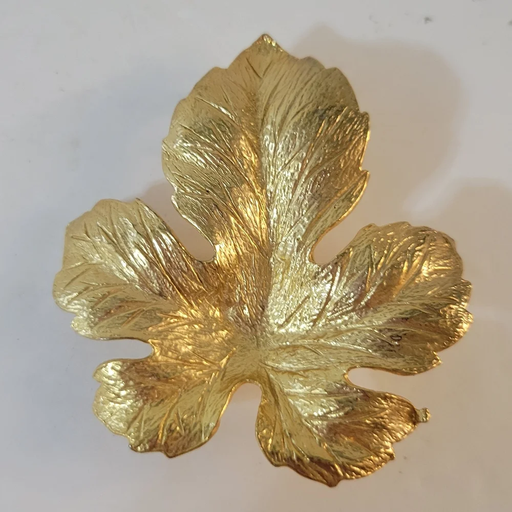 Vintage Large Leaf Brooch Goldtone